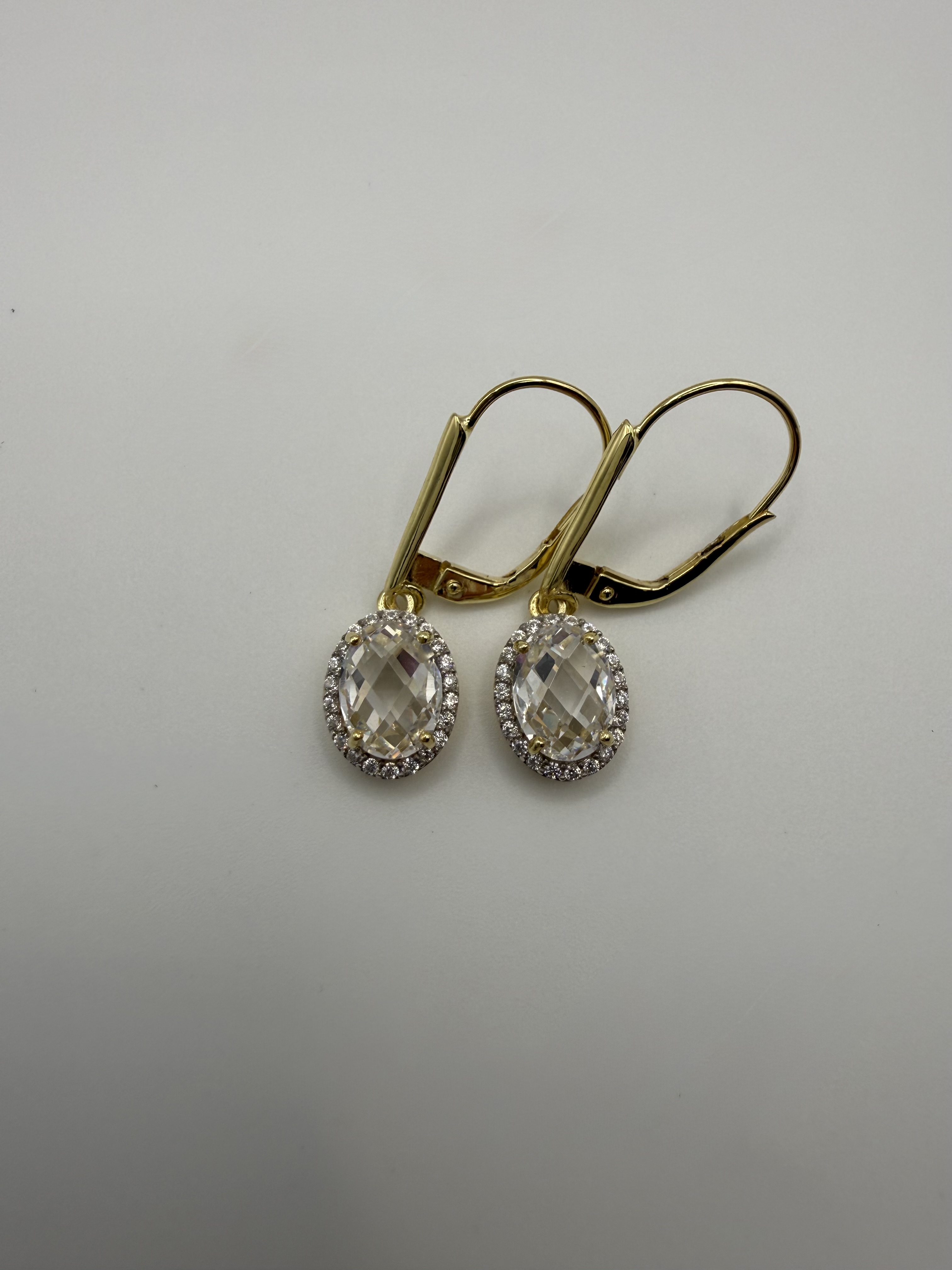 Ohrringe 925 Silber goldplattiert mit ovalem Halo-Anhänger und Zirkonia